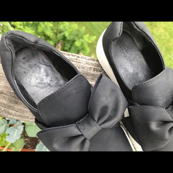 Good Condition Bow Sneakers - Picture 2 of 4